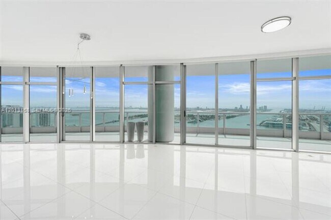 Foto del edificio - 900 Biscayne Blvd