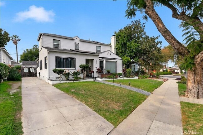 Foto del edificio - 3907 Edgehill Dr