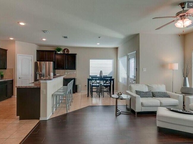Building Photo - 813 Santa Rosa Dr