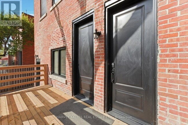 Photo du bâtiment - 692 Richmond St W