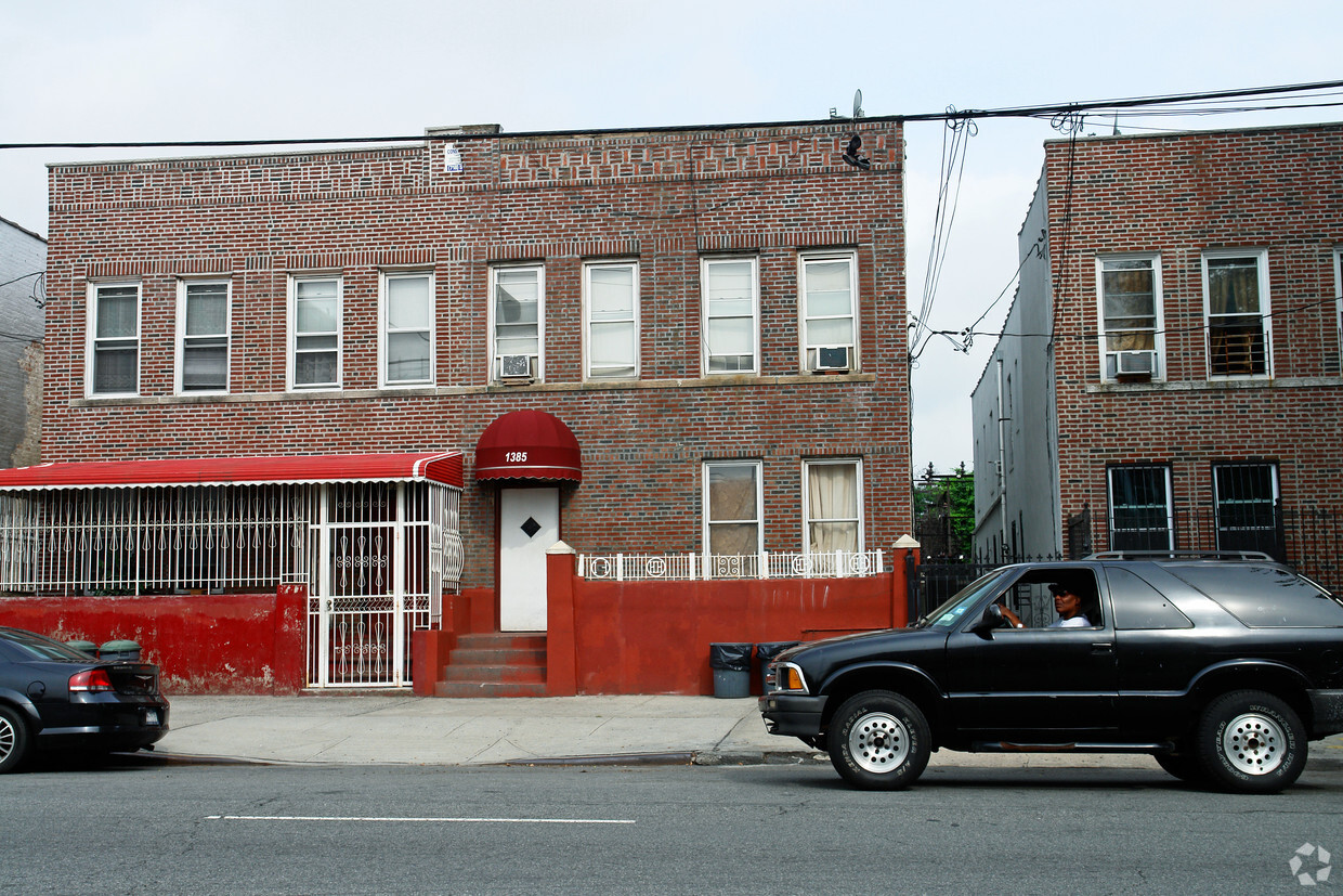 Foto del edificio - 1385 Bronx River Ave