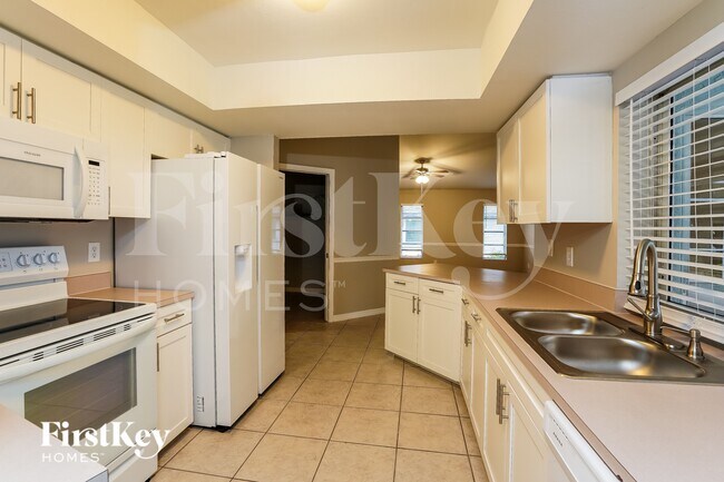 Foto del edificio - 1108 SW 22nd Terrace