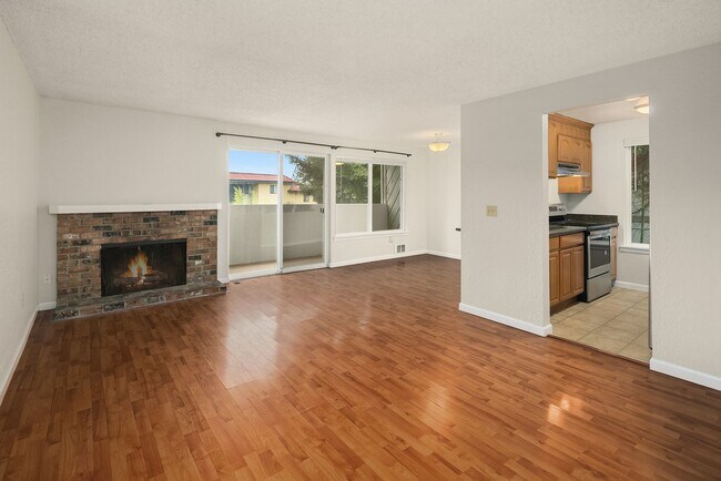 Foto del edificio - Stunning 2BR 1BA Apartment with Covered Lanai