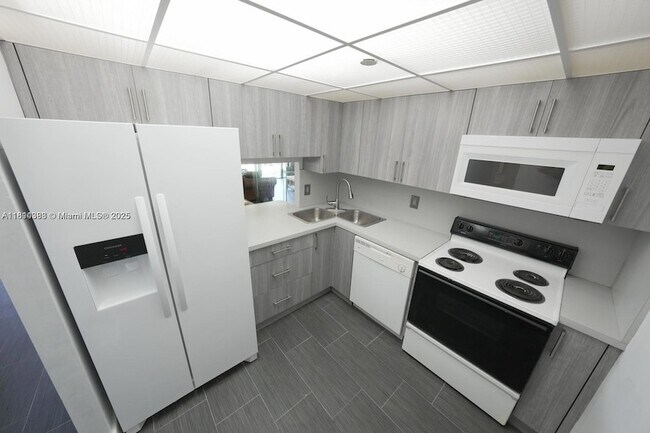 Photo - 1470 NE 123rd St Apartment