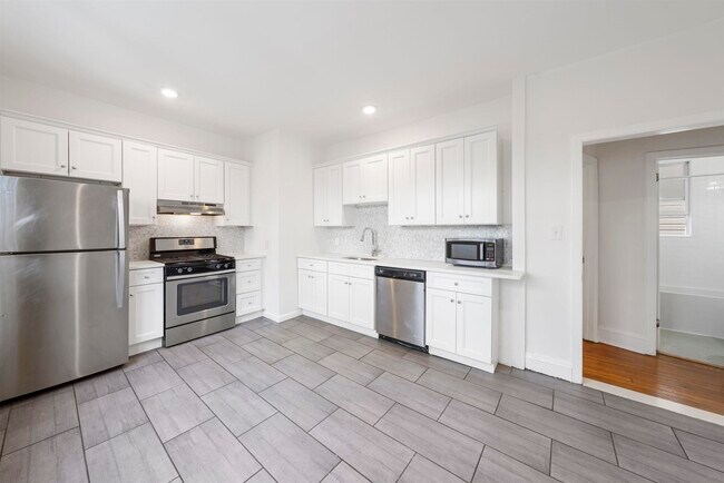 Building Photo - 152 Bentley Ave