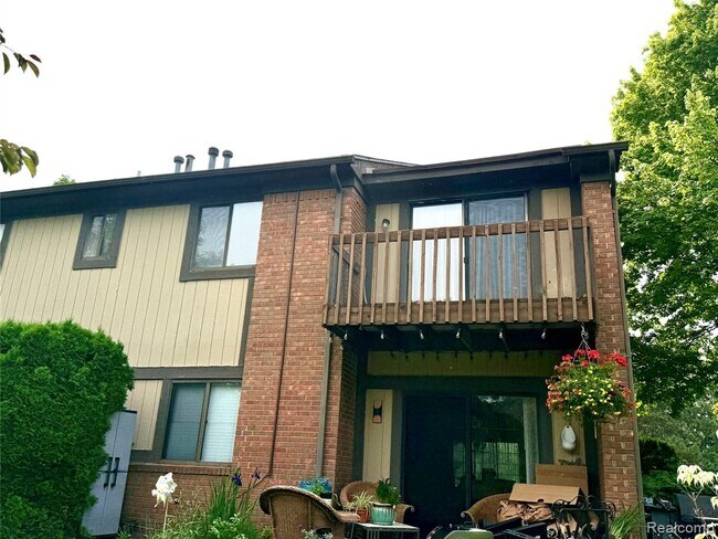 Foto del edificio - 1550 Meadowside Dr
