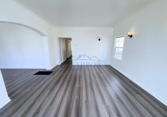 Building Photo - 808 W Imperial Hwy