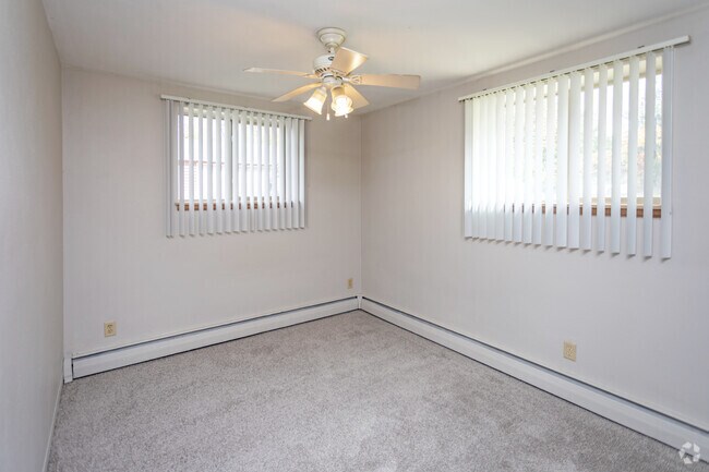 2HAB 1BA - 750 ft² - Como Lake Estates