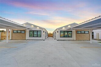 Building Photo - 15 N 15th Ln