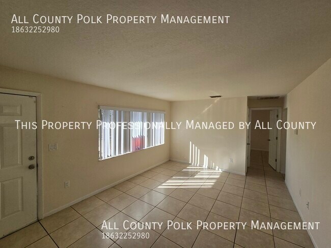 Foto del edificio - Freshly Remodeled 2 Bedroom 1 Bathroom Dup...