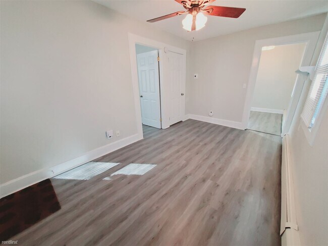 Foto del edificio - 1 br, 1 bath House - 63 Scofield Ave Unit 3