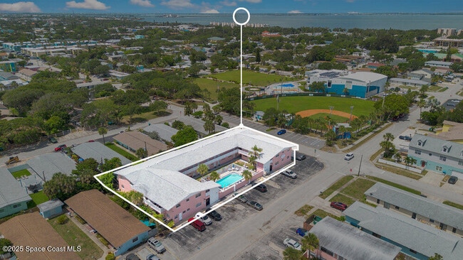 Building Photo - 401 Monroe Ave