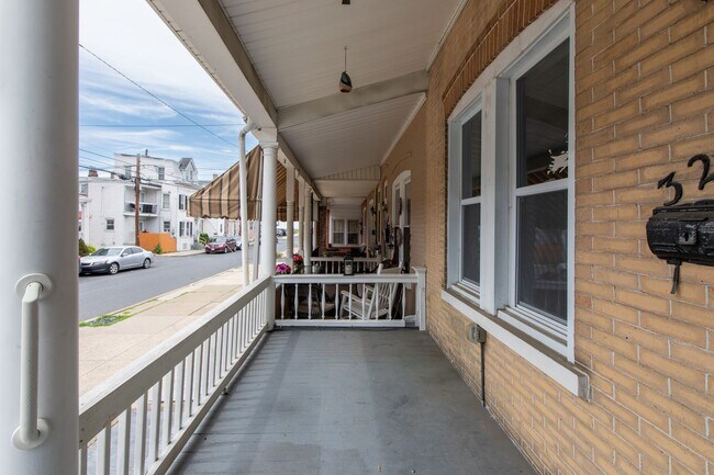 Foto del edificio - 325 1/2 N. Franklin St
