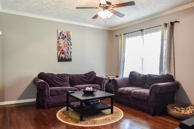 Building Photo - Three Bedroom in Sango!