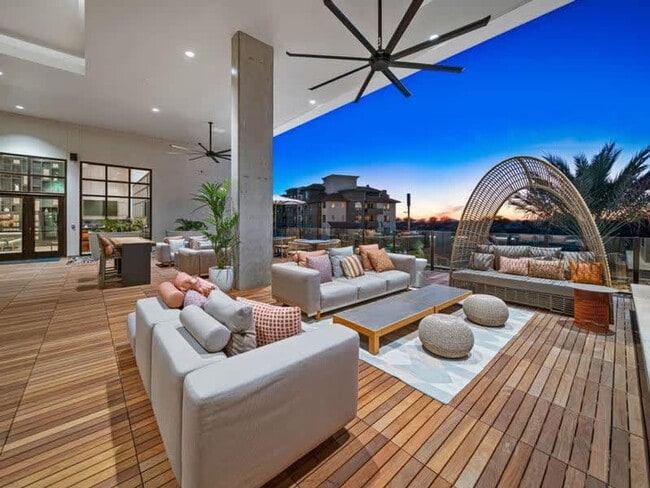 Foto del edificio - 15825 N 71st St