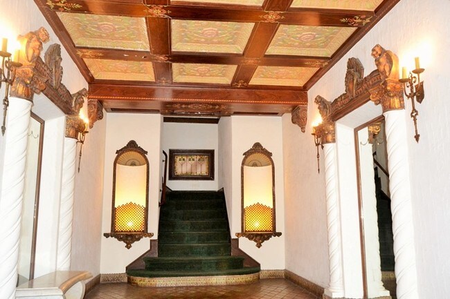 Foto del edificio - 1690 Beach St
