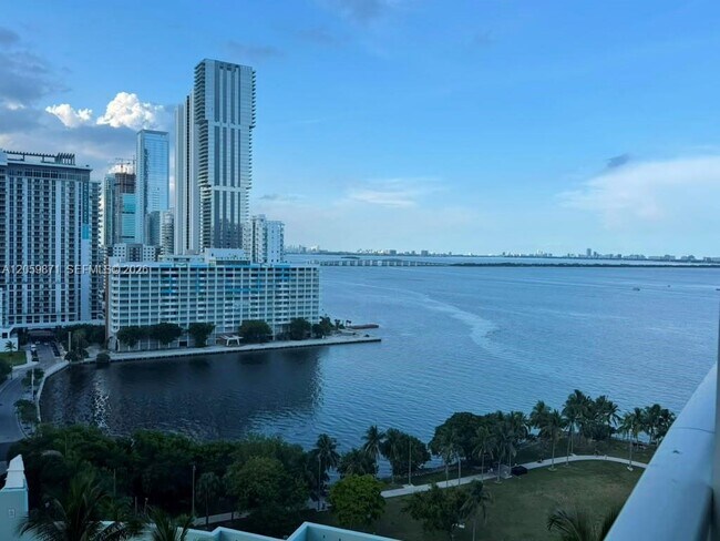Foto del edificio - 1900 N Bayshore Dr