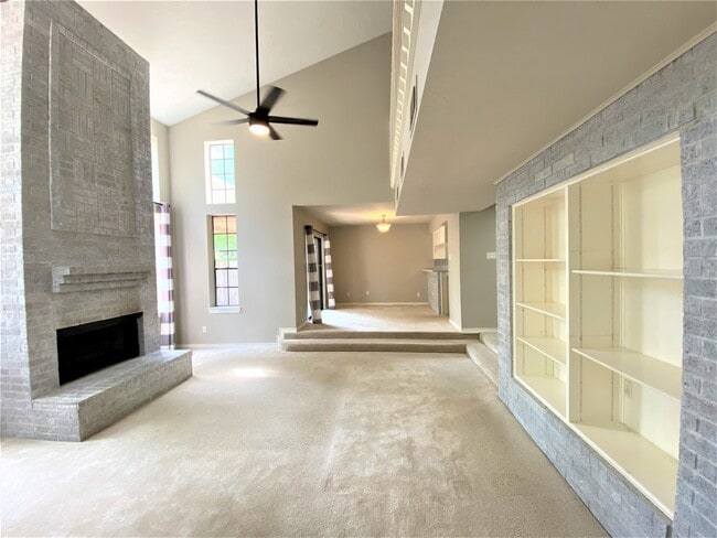 Building Photo - 12303 Longfellow Dr