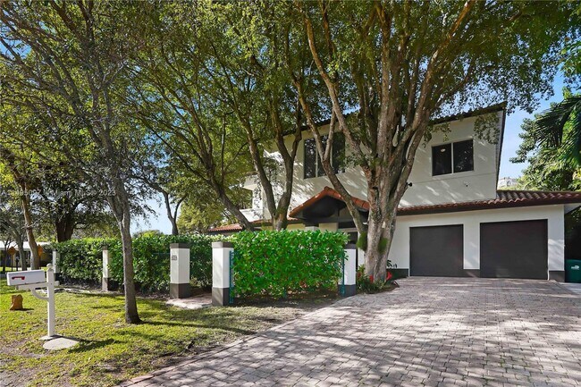 Building Photo - 9550 SW 73rd Ave