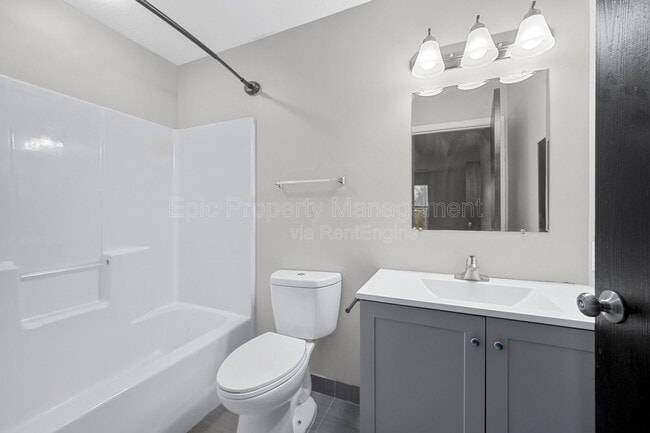 Building Photo - 9010 Charlotte Ct