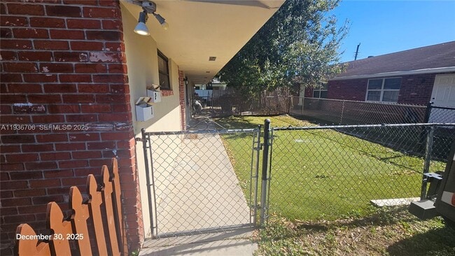 Foto del edificio - 5030 SW 26th Ave