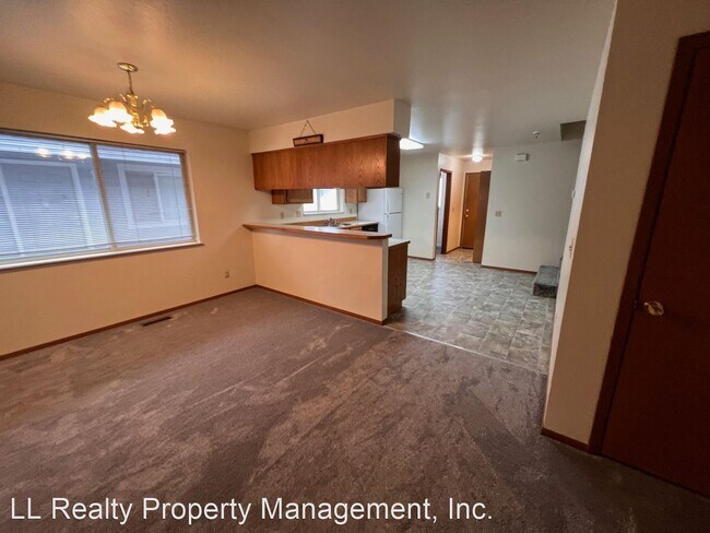 Building Photo - 2 br, 1.5 bath House - 173 Broadway Street