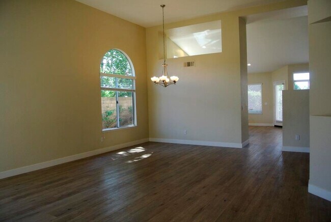 Foto del edificio - 4Bed/2Bath Near Pendleton Back Gate~ Cardi...