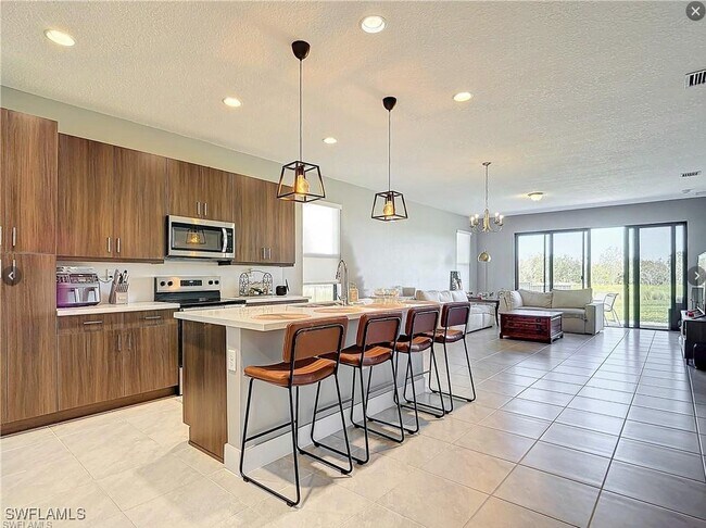 Foto del edificio - 5595 Cassidy Ln