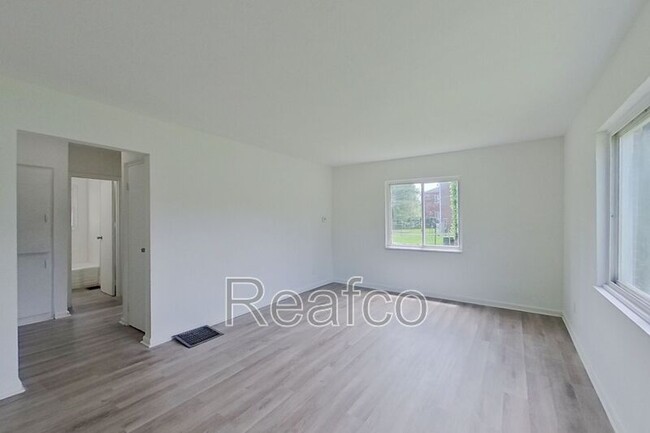 Foto del edificio - 102 N Hampton Rd