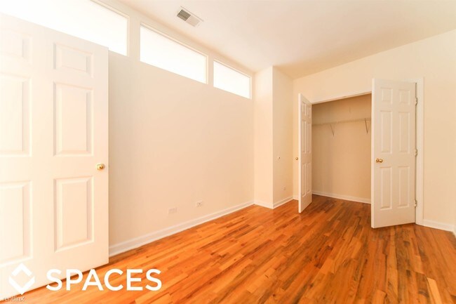 Building Photo - 917 W Dakin St