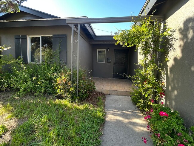 Building Photo - Updated 3-Bedroom San Diego Home with Priv...
