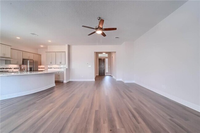 Building Photo - 133 White Steppe Way