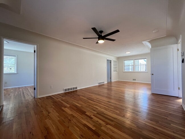 Building Photo - AMAZING 3 Bed 2 Bath Home In Newlands Neig...