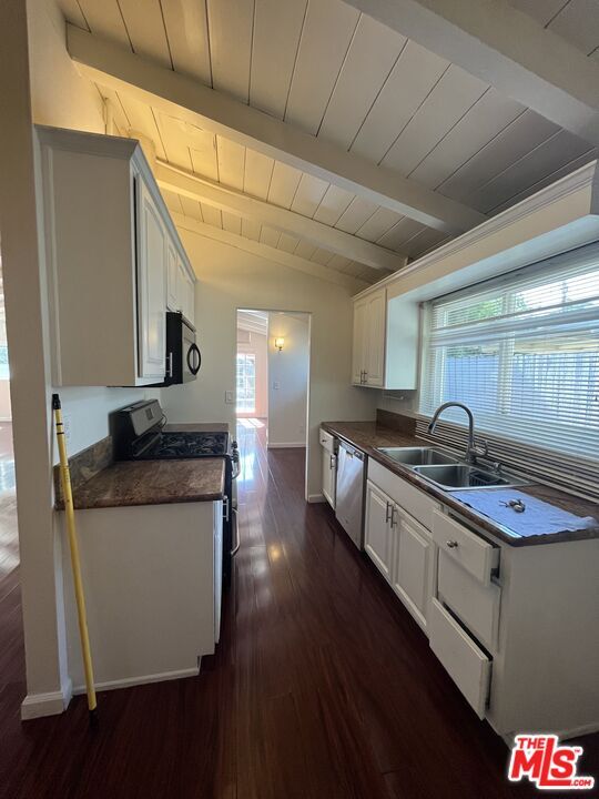 Foto del edificio - 8227 Lindley Ave