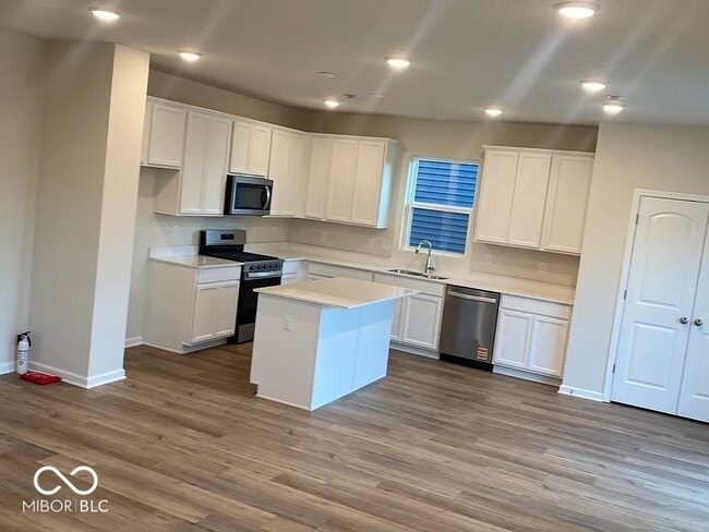 Building Photo - 3872 Riverstone Dr