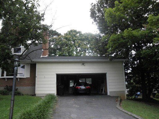 Building Photo - 3670 Goodview Ave