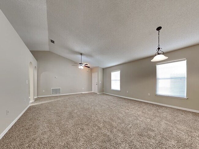 Building Photo - Westside Area - Move in Special