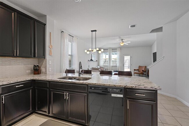 Foto del edificio - 137 Red Sun Dr