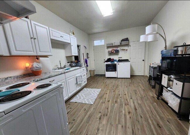 Foto del edificio - Adams Lane (AL)