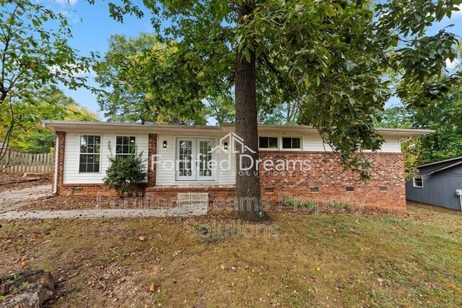 Building Photo - 1806 Heilwood Dr