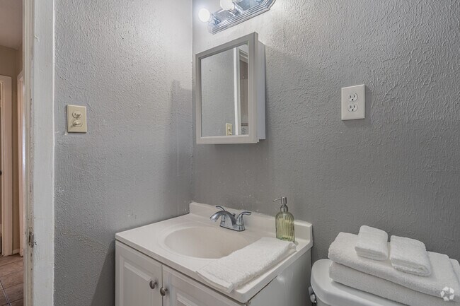 2BR, 1BA -850SF - Riverbend