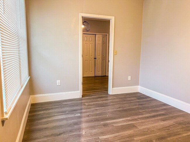 Building Photo - Charming Home in the Heart of Downtown Kis...