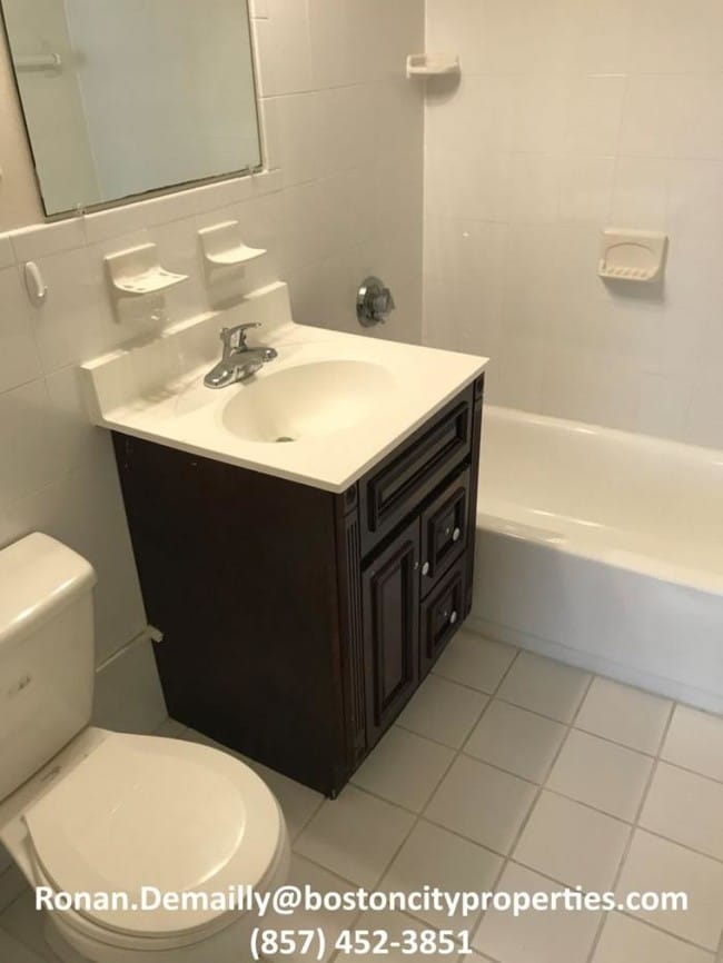 Building Photo - bedroom in Boston MA 02120