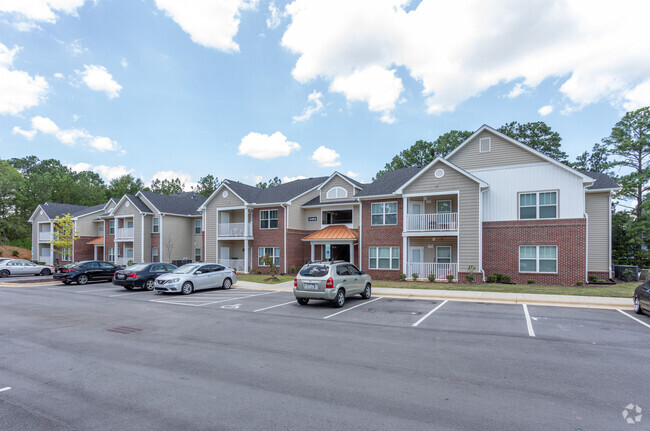 Foto del edificio - Hoke Loop Commons