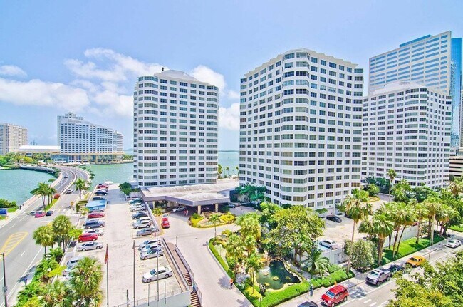 Foto del edificio - 825 Brickell Bay Dr