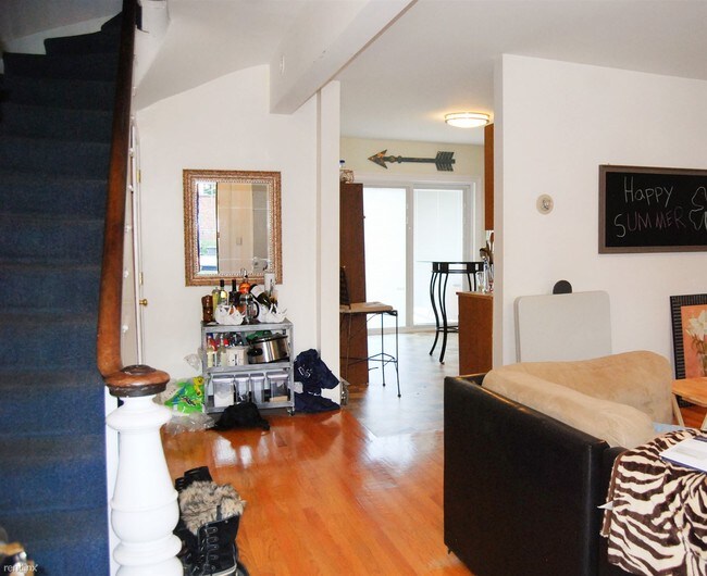 Foto del edificio - 509 E 7th St