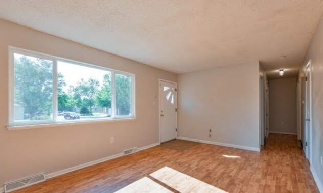 Building Photo - 721 Ponderosa Dr