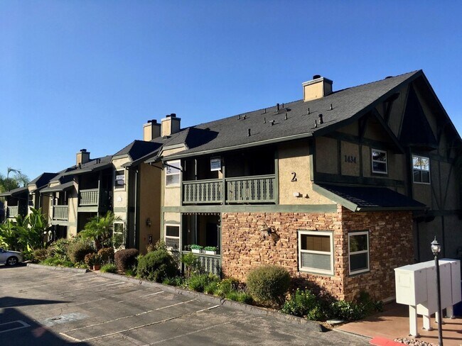 Building Photo - **AMAZING ALPINE CONDO**UPGRADED OPEN KITC...