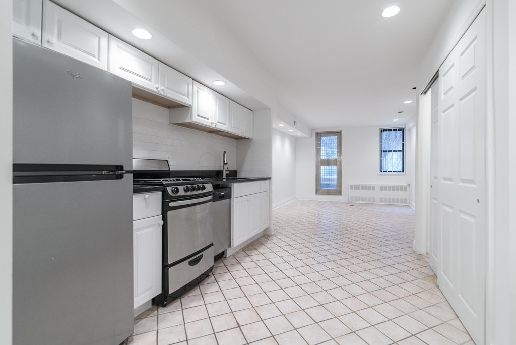 Primary Photo - 328 E 93rd St