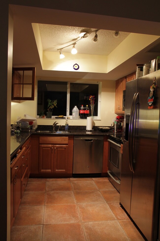 Cocina - 21367 Chinaberry Dr